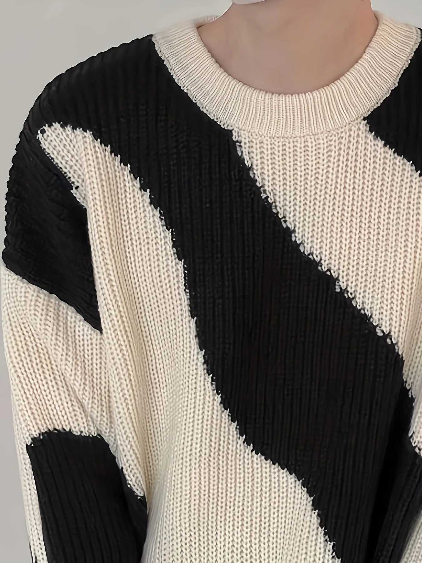 LUTHIEN | Casual Mens Sweater with Stripes