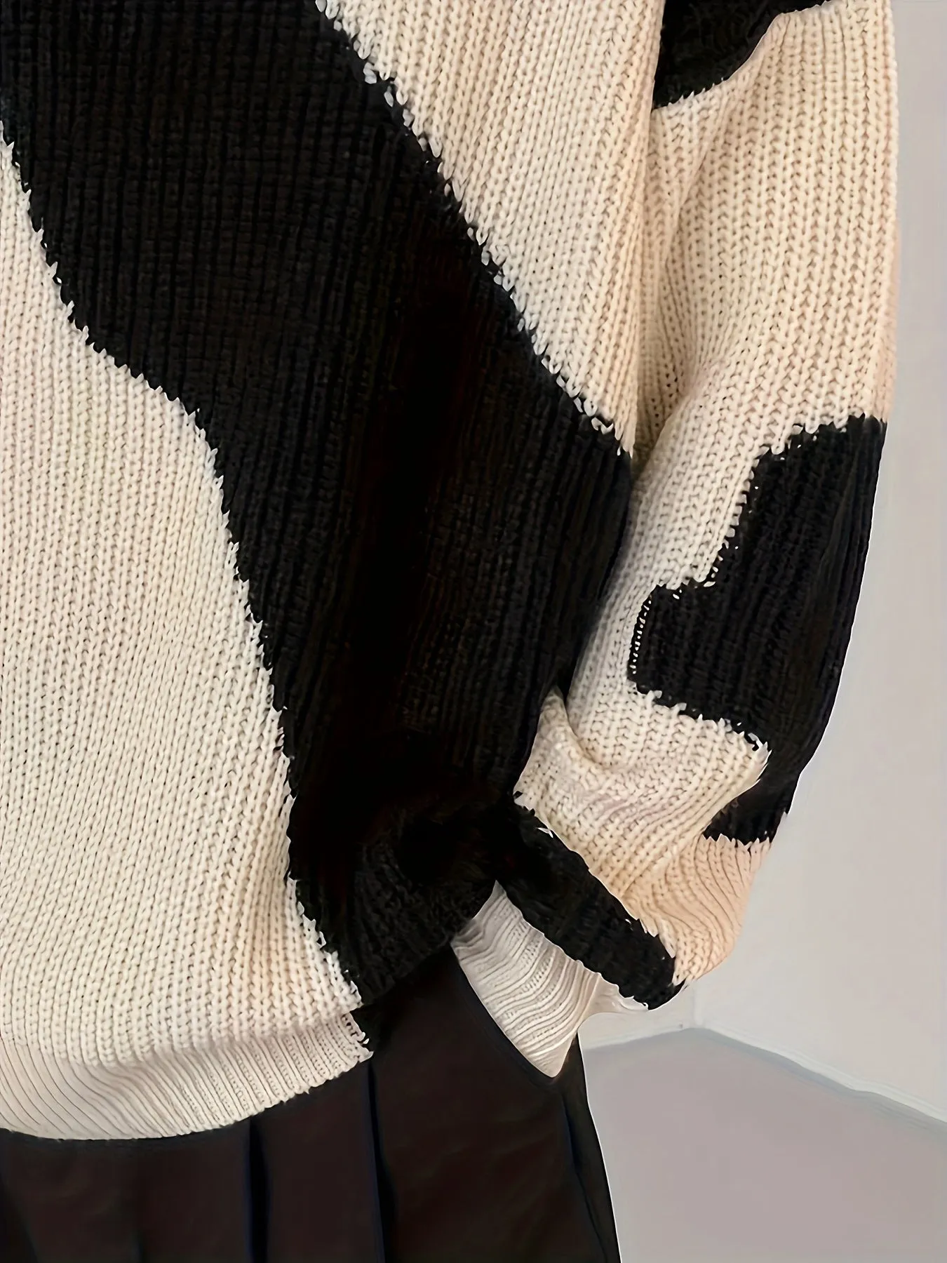 LUTHIEN | Casual Mens Sweater with Stripes