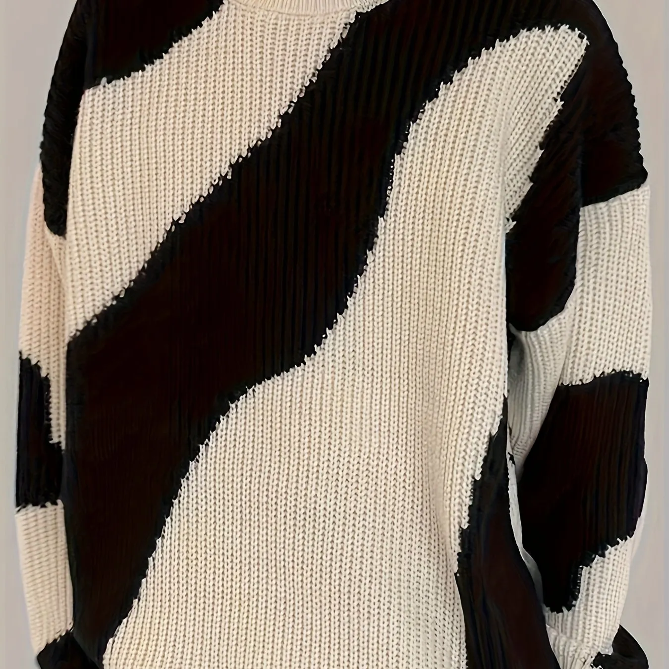 LUTHIEN | Casual Mens Sweater with Stripes